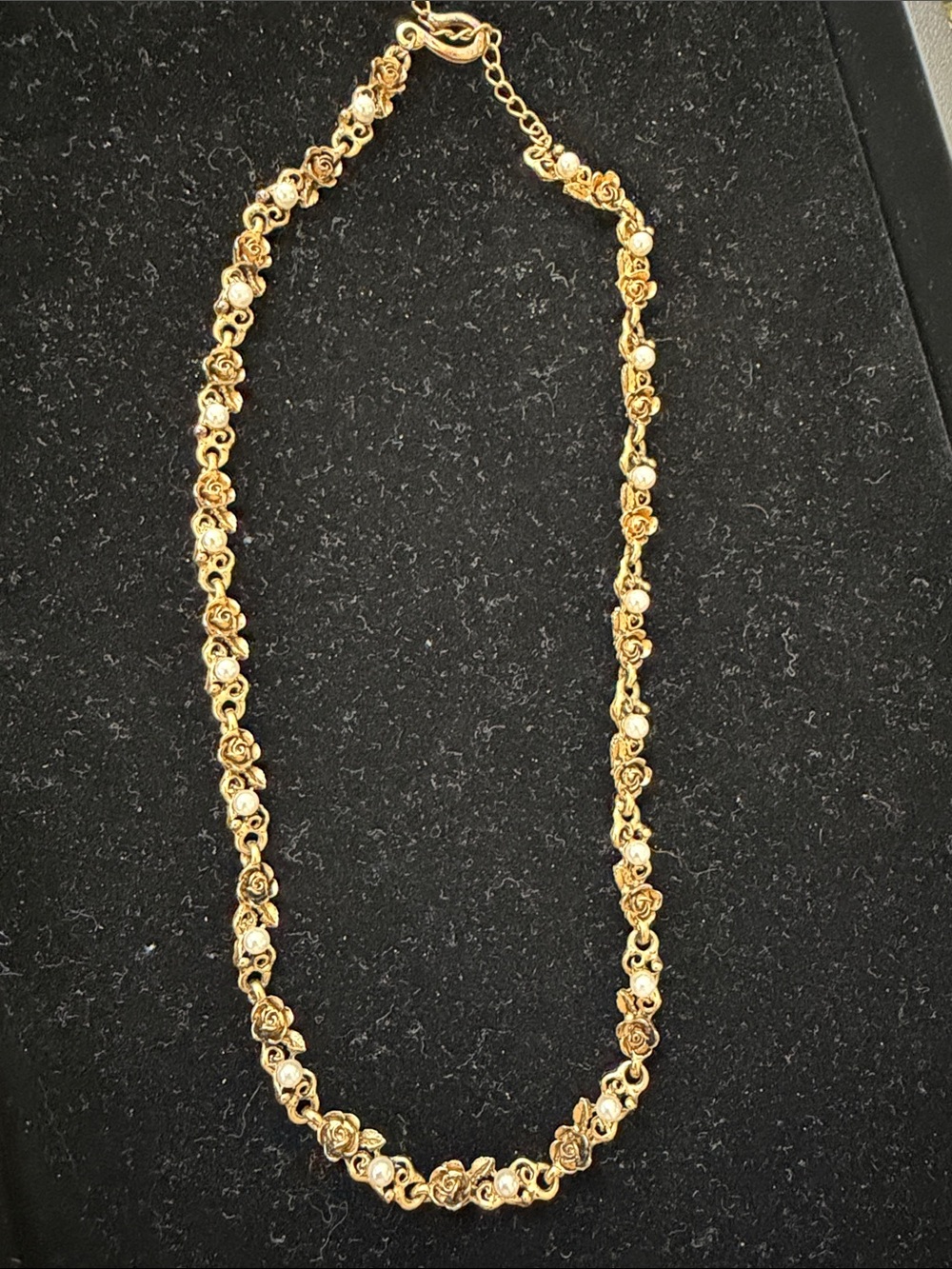 Antiqued gold tone necklace with roses and faux pearls, vintage